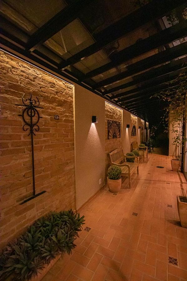 Prado Hotel 암파로 외부 사진
