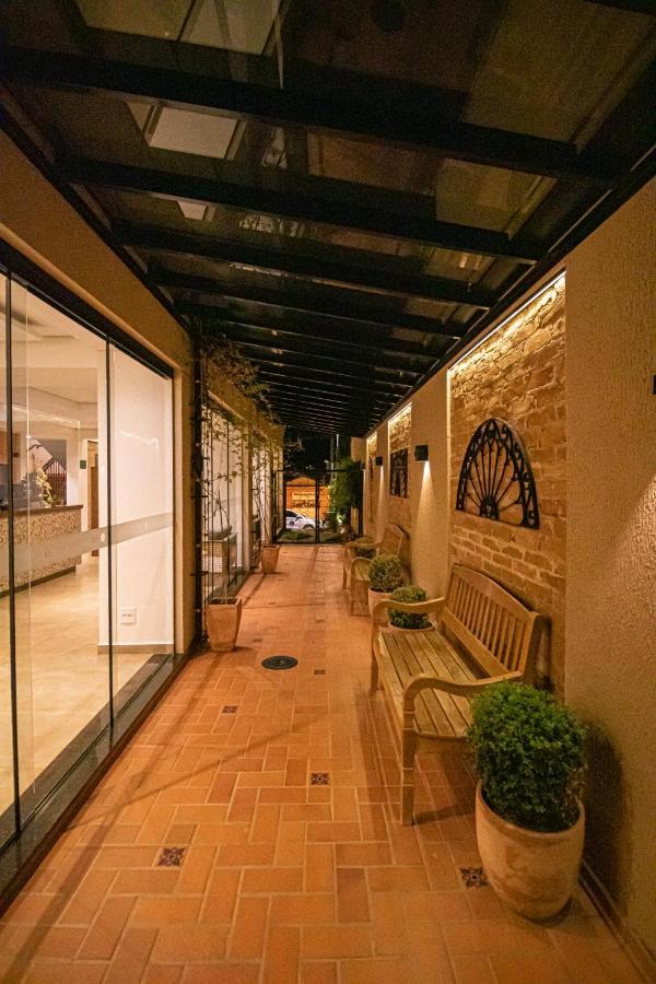Prado Hotel 암파로 외부 사진