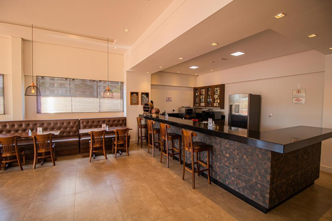 Prado Hotel 암파로 외부 사진