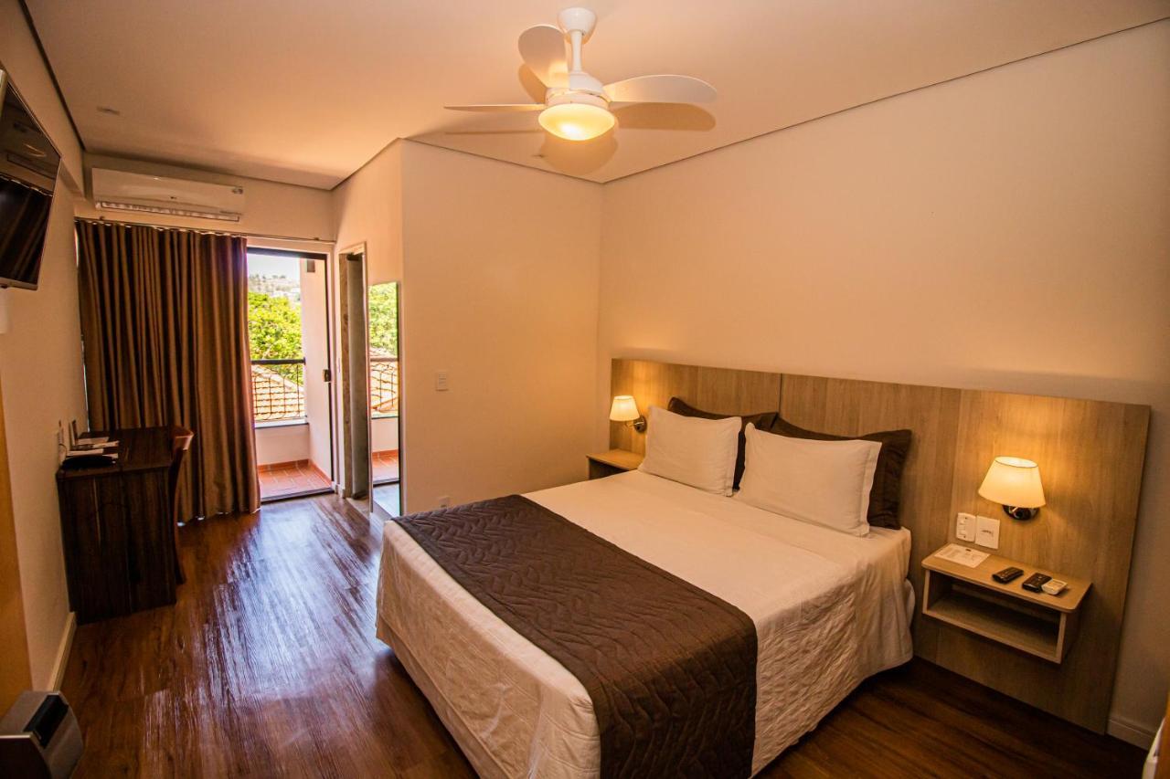 Prado Hotel 암파로 외부 사진