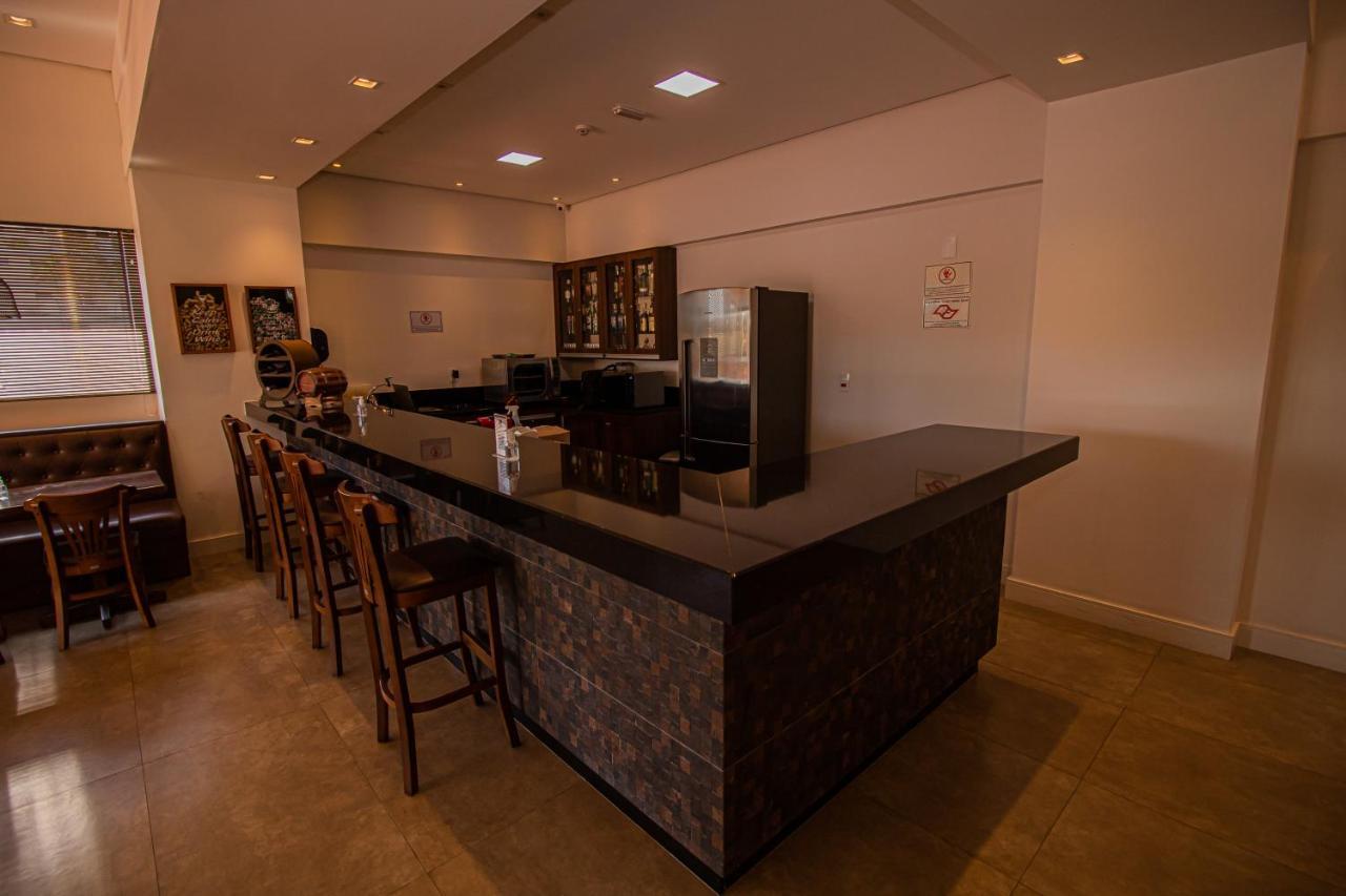 Prado Hotel 암파로 외부 사진