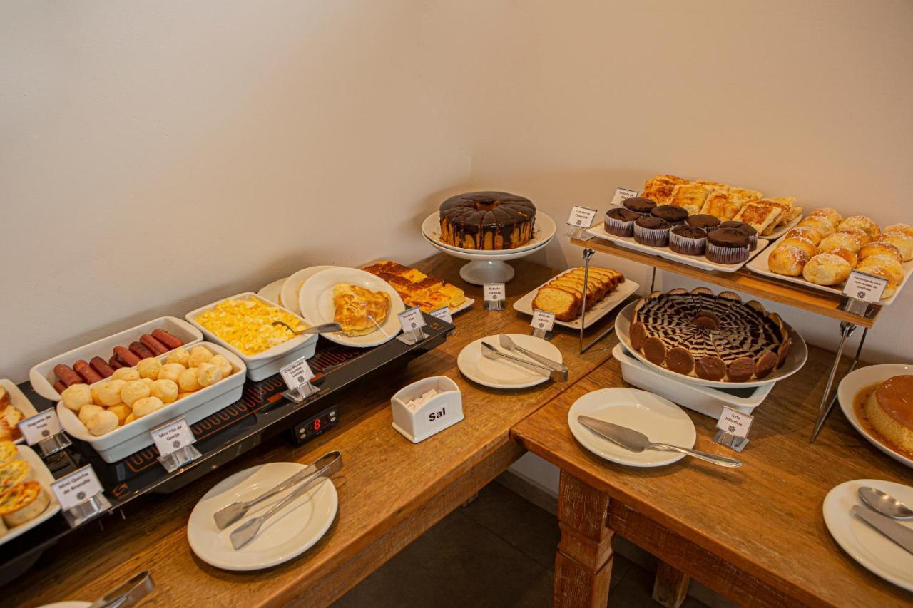 Prado Hotel 암파로 외부 사진