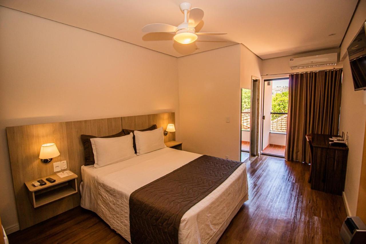 Prado Hotel 암파로 외부 사진