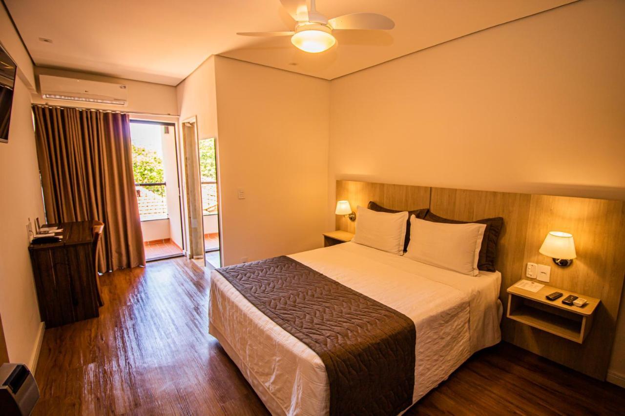 Prado Hotel 암파로 외부 사진